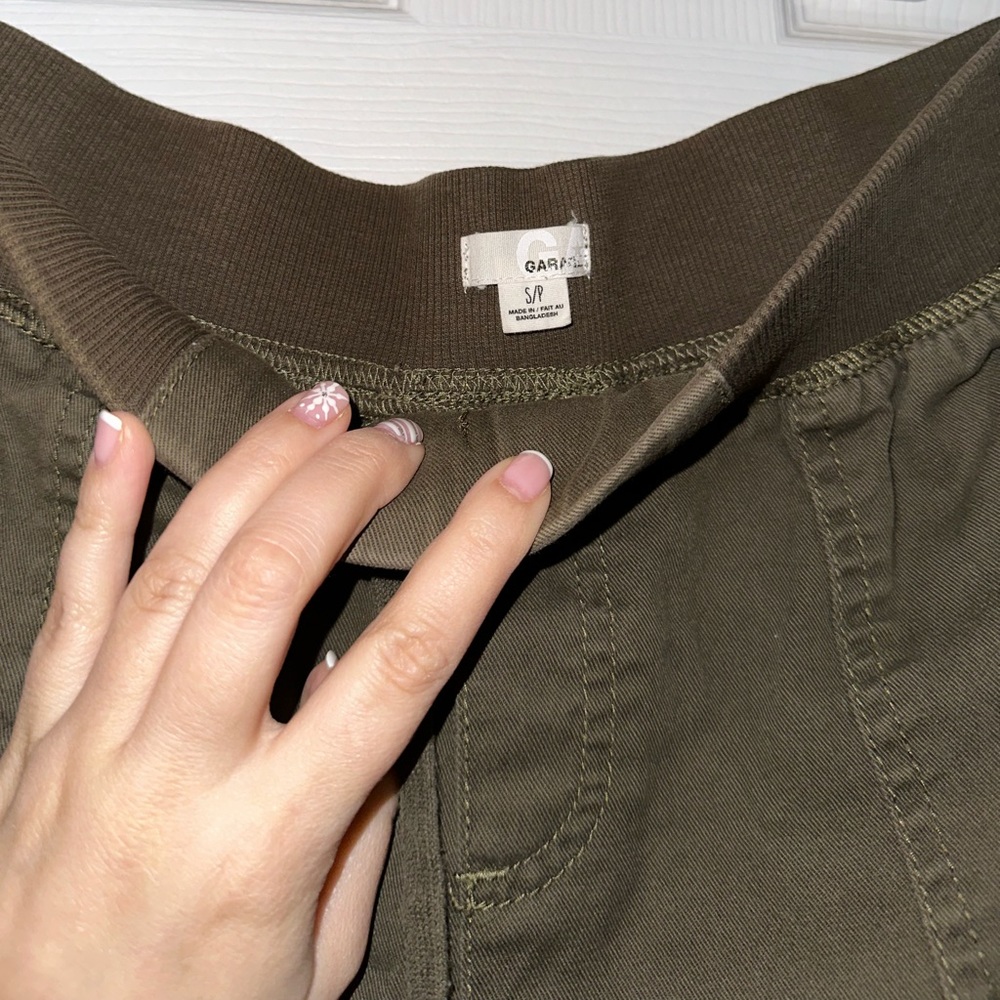 garage | army green cargo pants in size small